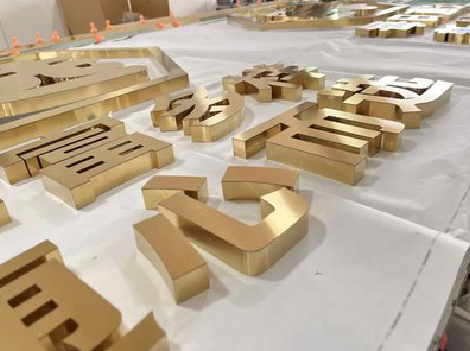 永春拉丝不锈钢字的特点。